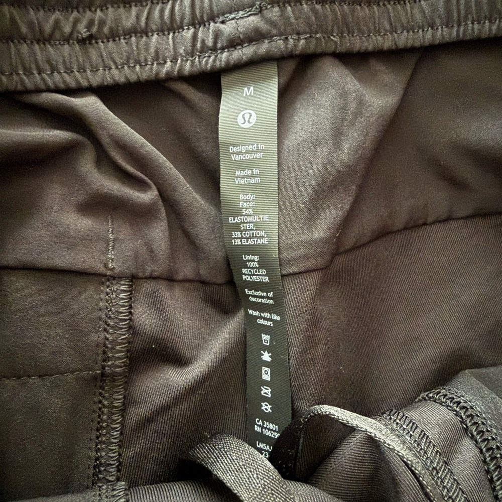 Lululemon Men's Black Pants w zip pockets - Picture 2 of 4